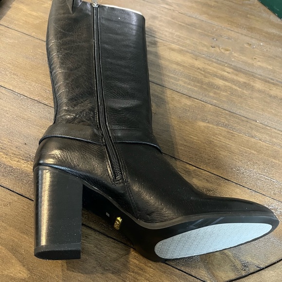Ralph Lauren black heeled boots. - Picture 4 of 8